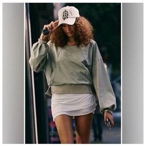 NWOT FREE PEOPLE MOVEMENT JUMPSTART LAYER TOP